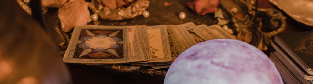Tarot: mistične karte za tumačenje misli, osećanja i budućnosti