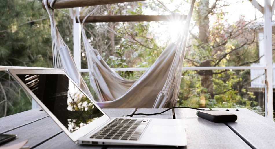 FOMO ili JOMO-fomo-jomo-joy of missing out-digital detox
